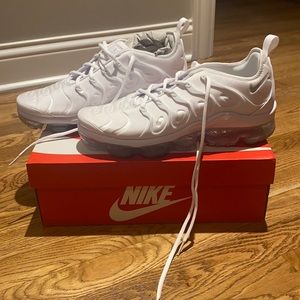 Men’s Nike white air vapor max plus size 11 worn once